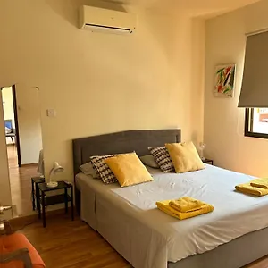  בית נופש Extremely Comfy With Spacious Private Terrace 10min Walk To The & In Town קפריסין